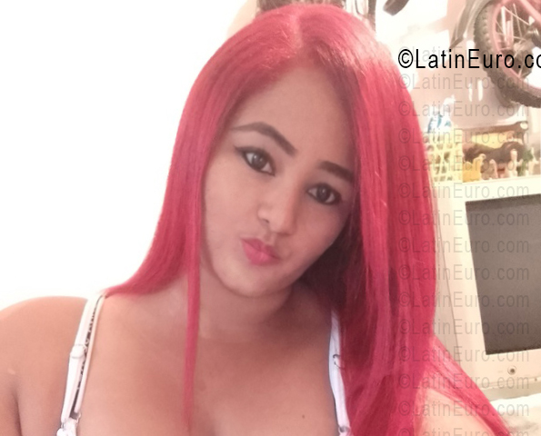 Date this nice looking Venezuela girl Bileidi from Valencia VE5625