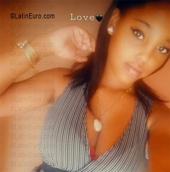Date this sultry Dominican Republic girl Vale from Higuey DO56335