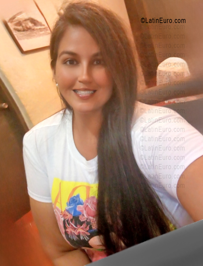 Date this young Venezuela girl Mariana from Venezuela VE5647