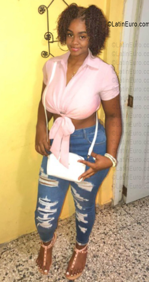 Date this cute Dominican Republic girl Coraima from Santo Domingo DO56358