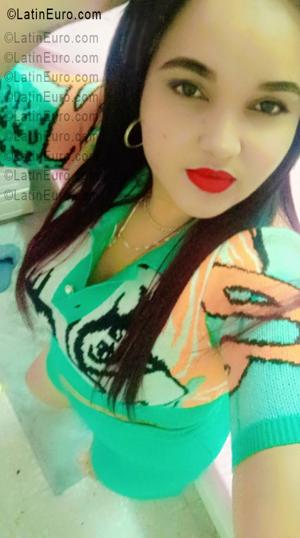 Date this good-looking Dominican Republic girl Isamar from Santiago DO56361