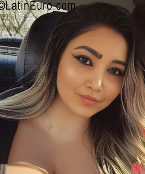 Date this hot Colombia girl Jeniret from Bogota CO33729