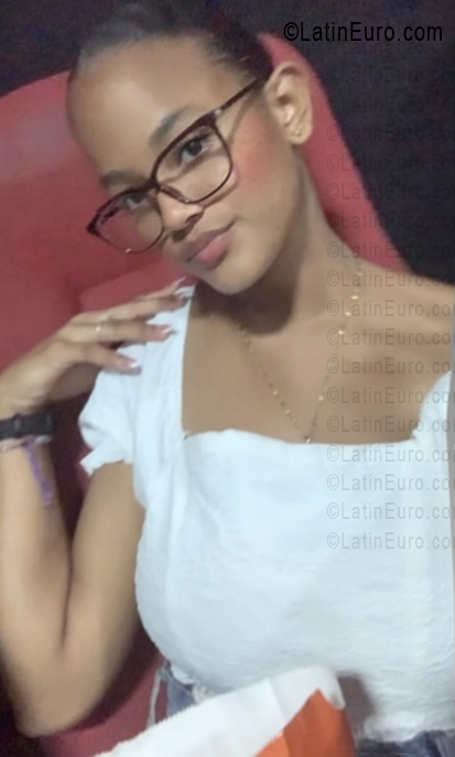 Date this lovely Dominican Republic girl Amaia from Santo Domingo DO56372