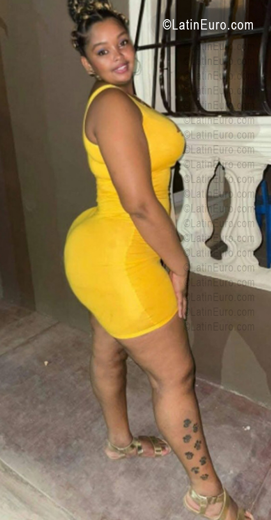 Date this happy Dominican Republic girl Elizabeth from Puerto Plata DO56376