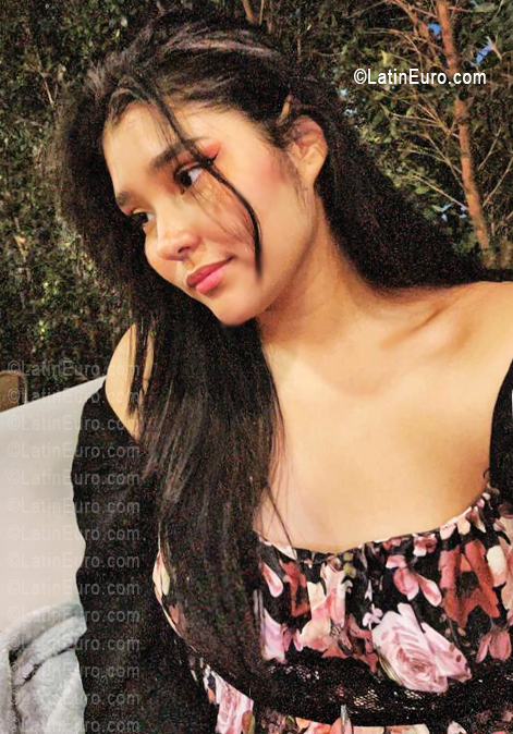 Date this exotic Ecuador girl Nicol from Quito EC1139