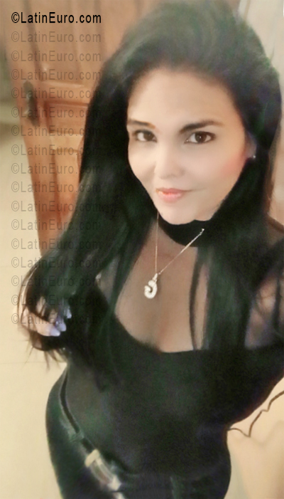 Date this pretty Venezuela girl Giulia from Maracay VE5665