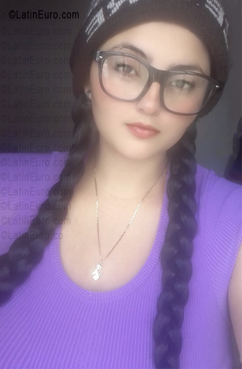 Date this sultry Colombia girl Gevashi from Bogota CO33741