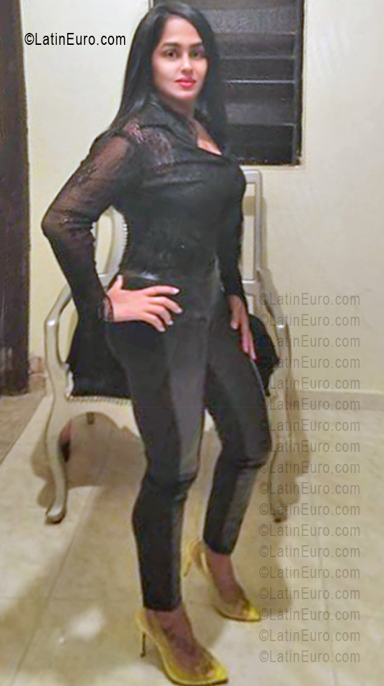 Date this stunning Dominican Republic girl Angela from Santo Domingo DO56442