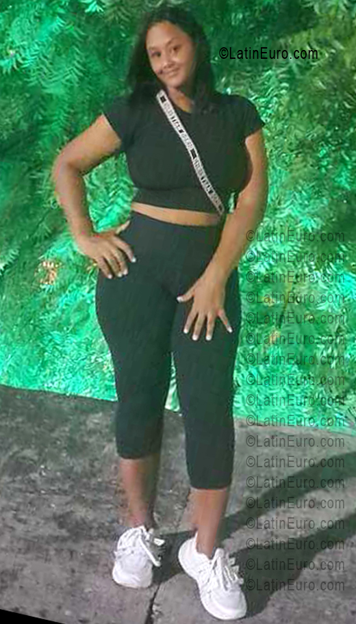 Date this attractive Colombia girl Leonela from Cartagena CO33748