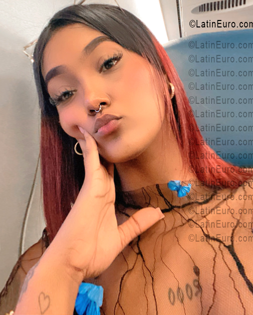 Date this good-looking Dominican Republic girl Walkis from Santiago DO56444