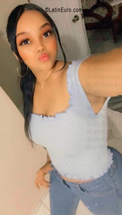 Date this attractive Dominican Republic girl Camila from Santo Domingo DO56451