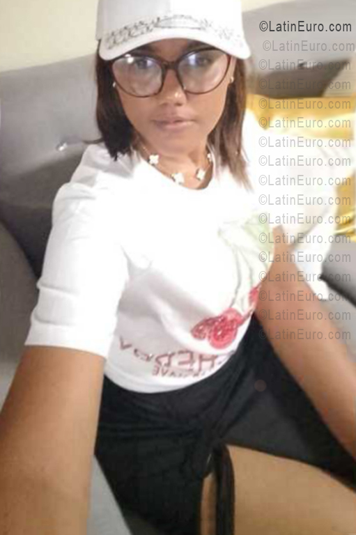 Date this young Dominican Republic girl Mary from Santo Domingo DO56469