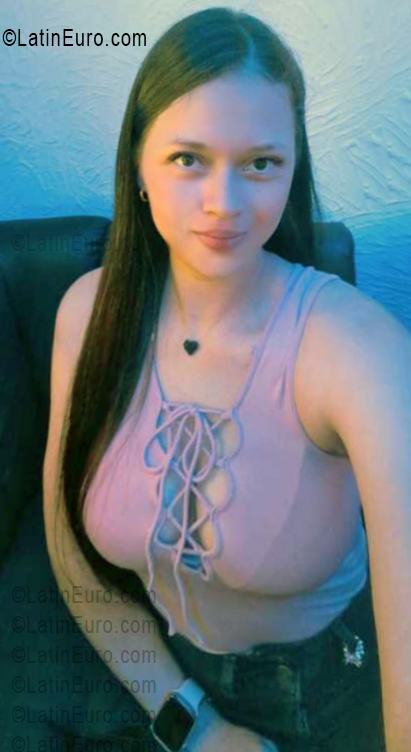 Date this voluptuous Colombia girl Wendy from Medellin CO33752