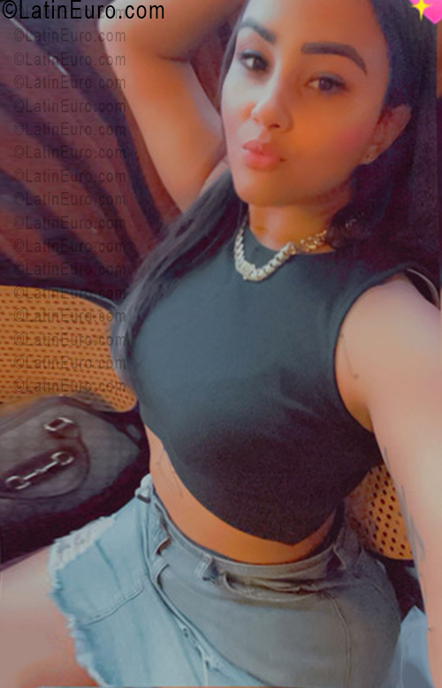 Date this sensual Dominican Republic girl Carolina from Santo Domingo DO56519