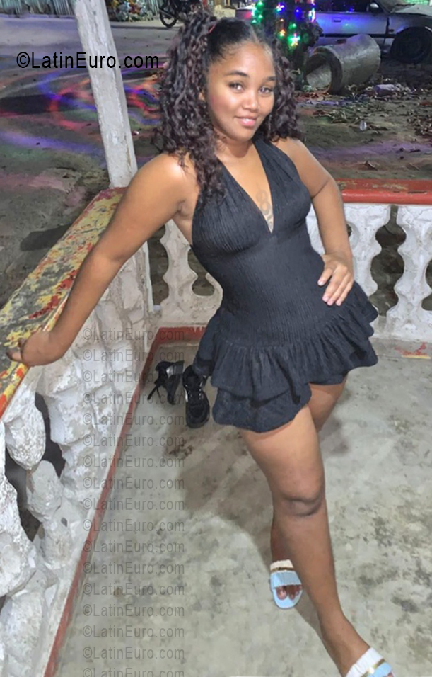 Date this lovely Dominican Republic girl Berta from Santo Domingo DO56604