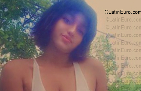 Date this happy Dominican Republic girl Franchesca from Santo Domingo DO56606