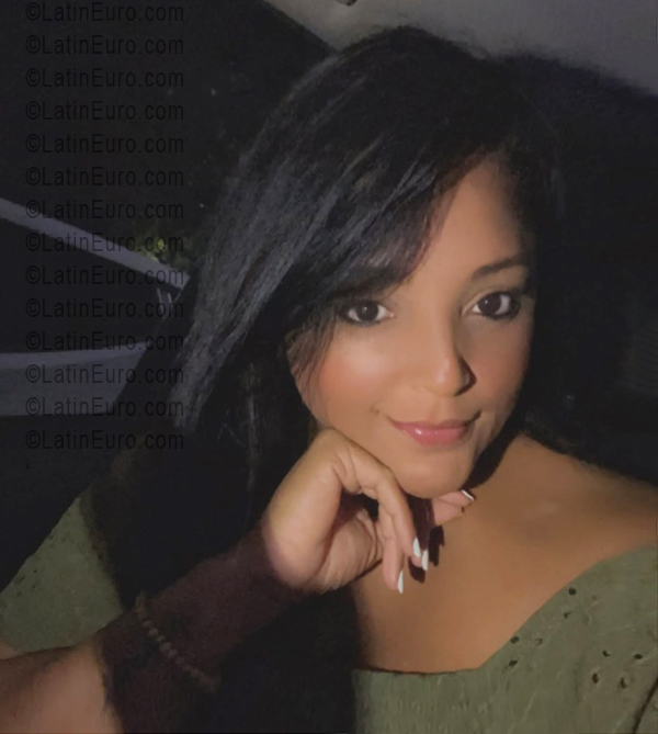 Date this sultry Dominican Republic girl Yinet from Santo Domingo DO56607