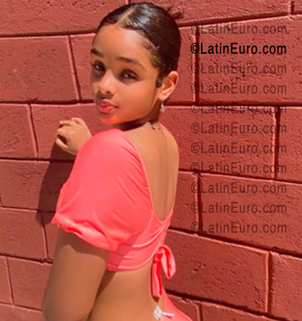 Date this georgeous Dominican Republic girl Aleysha from Santiago DO56645
