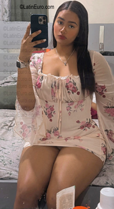 Date this good-looking Dominican Republic girl Alondra from Santo Domingo DO56672