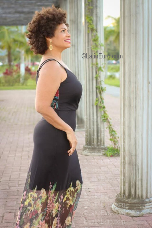 Date this hot Brazil girl Maria from Maringa BR12426