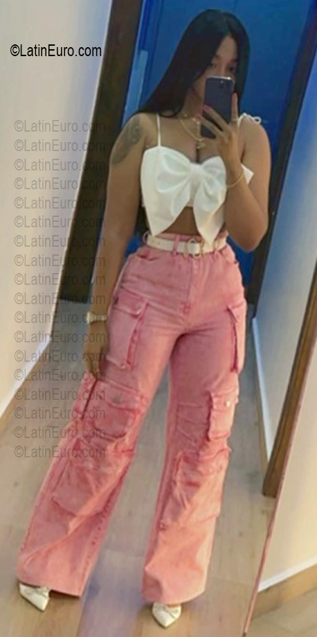 Date this stunning Dominican Republic girl Anyelins from Santo Domingo DO56721