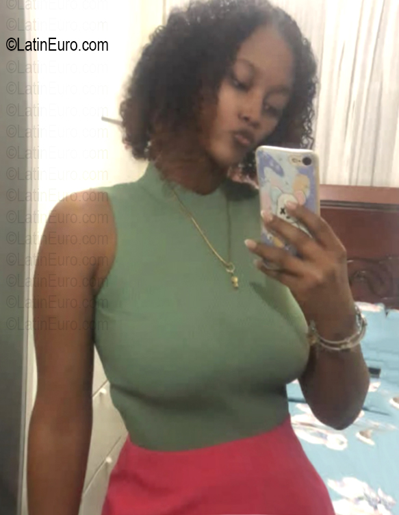 Date this good-looking Dominican Republic girl Laura Mara from Santo Domingo DO56746