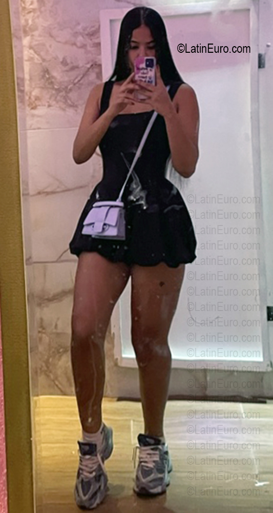 Date this funny Dominican Republic girl Esca from La Altagracia DO56753