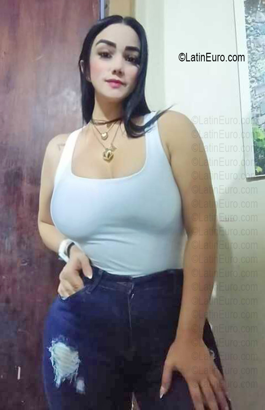 Date this hot Venezuela girl Honey from Maracaibo VE5727