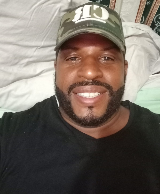 Date this young United States man CALIFORNIA KING from Hollywood US25631