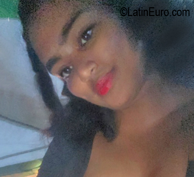 Date this nice looking Dominican Republic girl Yuli from Bavaro DO56768