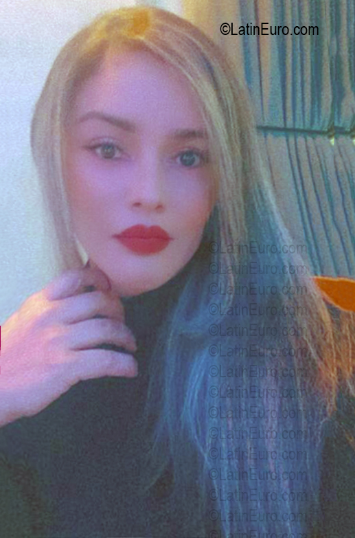 Date this hot Brazil girl Gislaine from Goiania BR12433