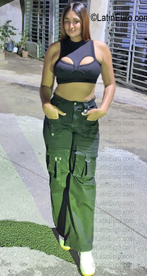 Date this good-looking Dominican Republic girl Sanairy from Santo Domingo DO56792