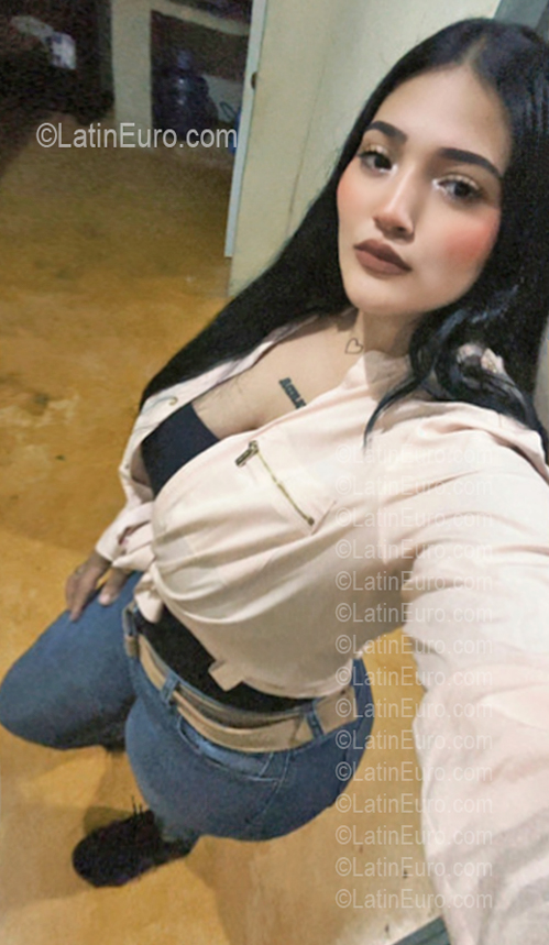 Date this gorgeous Dominican Republic girl Estrella from Santiago DO56834