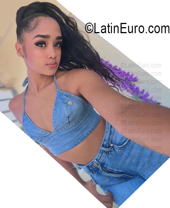 Date this charming Dominican Republic girl Julia from Santo Domingo DO56884