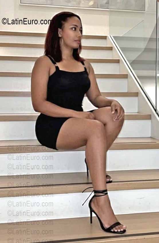 Date this stunning Dominican Republic girl Eve from Santo Domingo DO56924