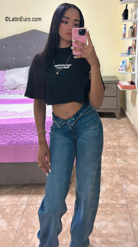 Date this voluptuous Dominican Republic girl Julia from Santo Domingo DO56978