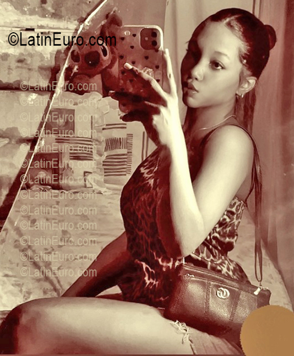 Date this charming Dominican Republic girl OCAIRA from Sanchez Ramirez DO57005