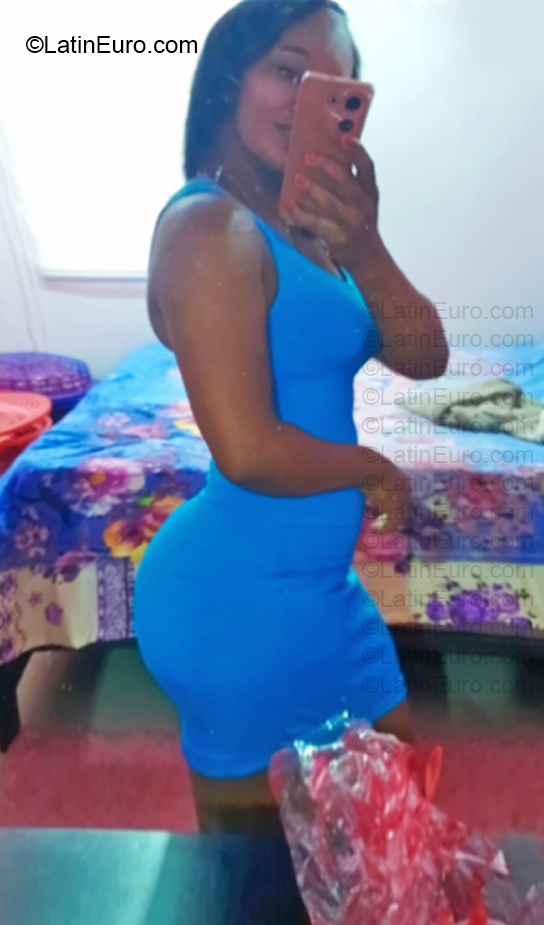 Date this cute Dominican Republic girl Araceli from Santo Domingo DO57025