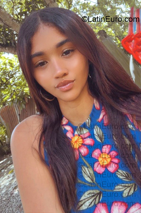 Date this attractive Dominican Republic girl Nicol from Santiago DO57068