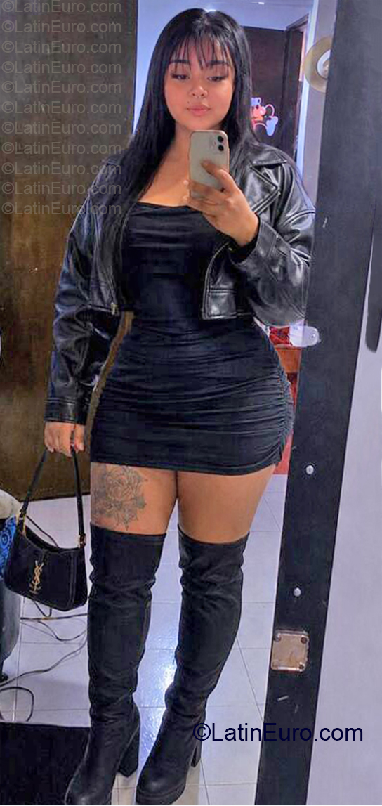 Date this exotic Colombia girl Alejanra from Bogota CO33890
