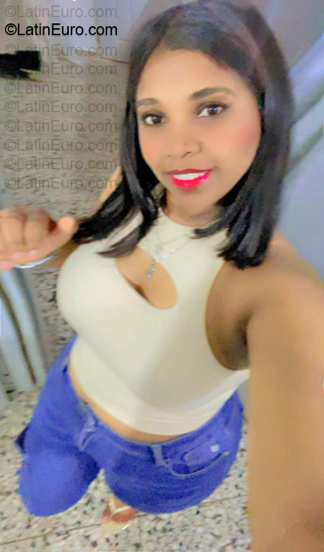 Date this georgeous Dominican Republic girl Mara from Santo Domingo DO57191